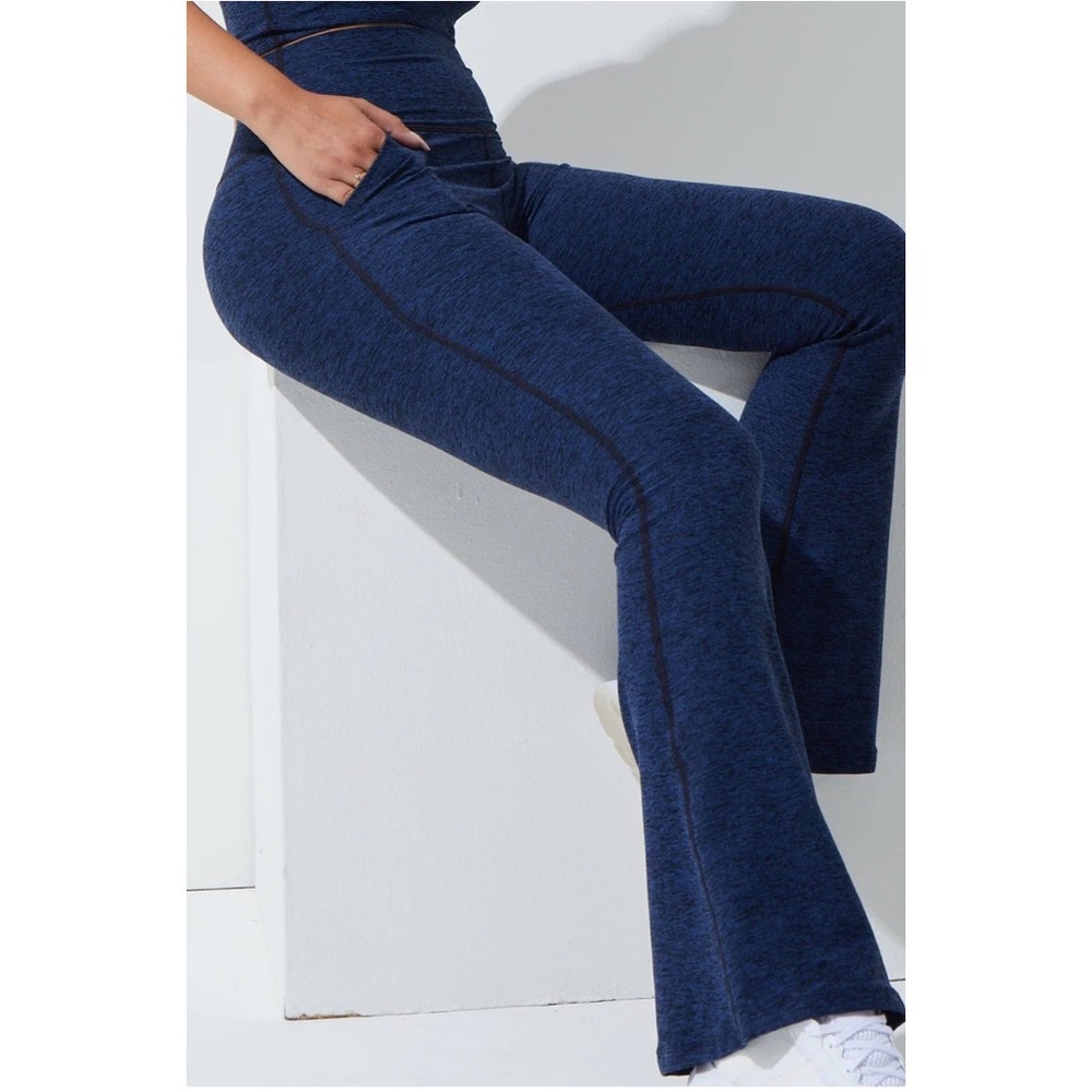 SALE 💗NOLI YOGA FABULOUS FLARE LEGGINGS